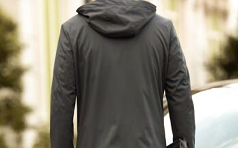 淺藍色牛仔裙怎么配上衣