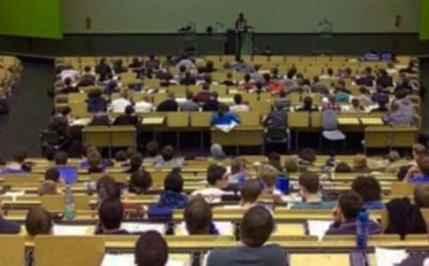 大學生活2000字作文