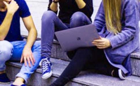 ��W�����е��t�W���}-Փ��W���еİ��̲�