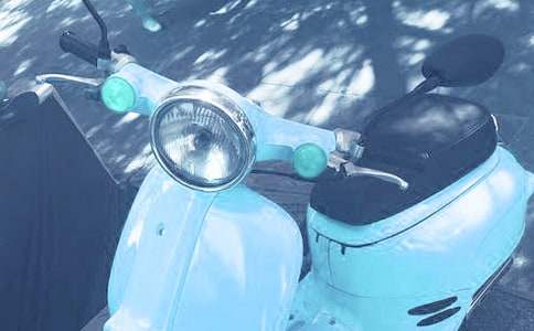 在電瓶車上的關愛作文范文