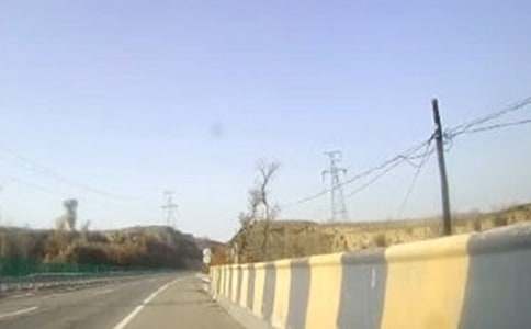 高速公路上遇到團霧怎么辦