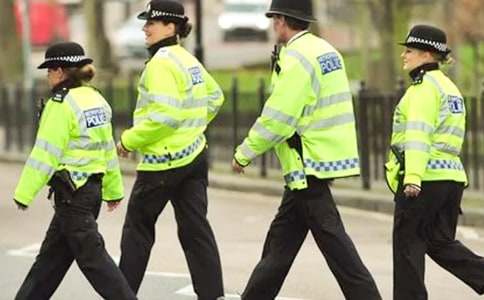 �߿����ģ���q�к��򽻾��e��ְֺȾ�