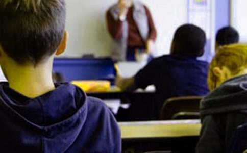 �ŌW��У܇��ȫ�����̰����ģ�ͨ��7ƪ��