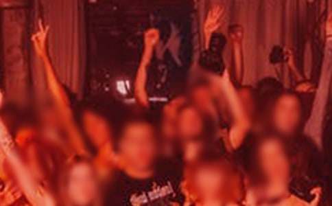 �y�����x������