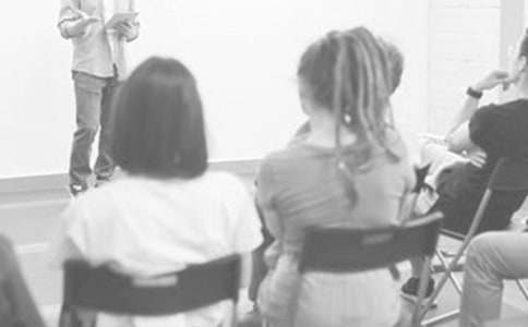 ���]����W�������]