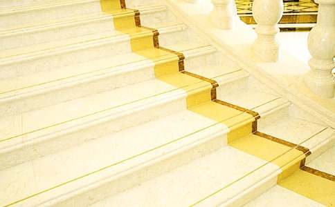 樓梯上的笑聲六年級作文400字