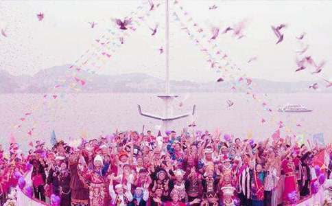 六年級下冊第二單元少數民族民風民俗作文