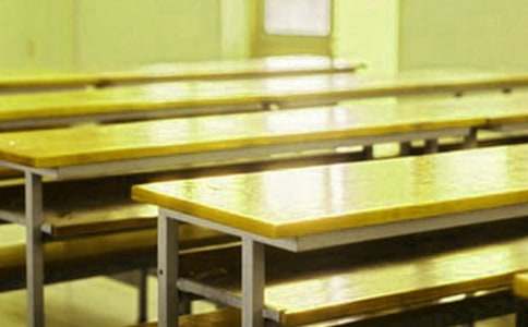 �P�ڸж�ĸУ������800��