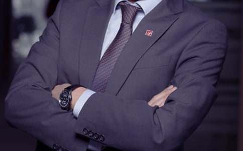 企業家家名人故事:霍英東的創業故事_1000字