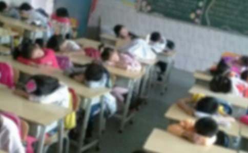 午休足球大作戰的主題作文