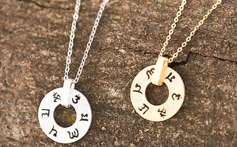 頭飾與項鏈初三作文