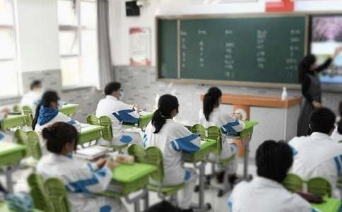 �W��Ŀ������400��