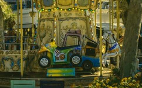 ��ɫ����µ����Dľ�R��������