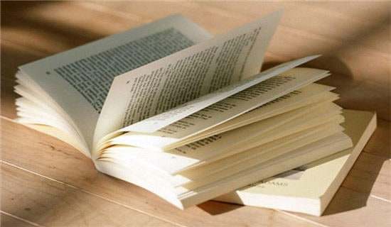 Ӣ����x��һ����Ů�ļs����